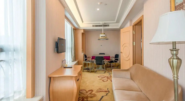 Люкс Vienna International Hotel Shenzhen Xiashuijing Metro Station