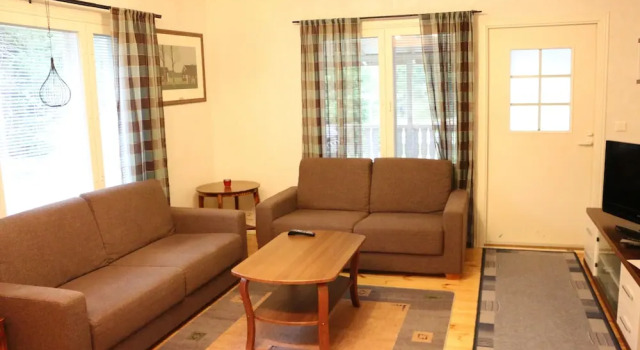 Hirsimökki ja makuuaitta, Buchen Sie Hotel Karijoki Westfinnland