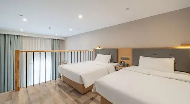 Люкс Chonpines Hotel (Altay Lanwan Food City)