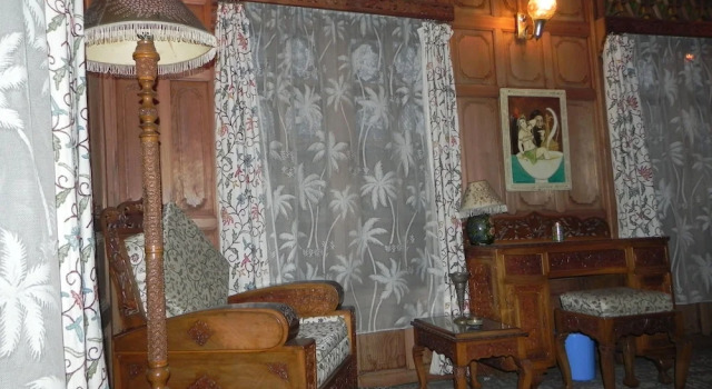 Shabrose Heritage Houseboats