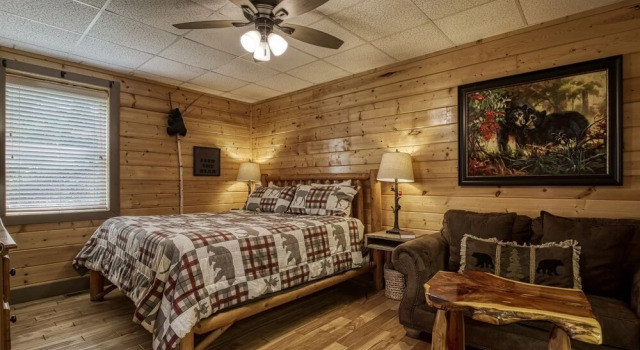 Ern858 - Eagles On High - Great Location! Close To All The Action! 3 Bedroom Cabin by RedAwning
