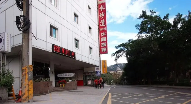 Lotus Hotel, Book Hotel Beitou District 