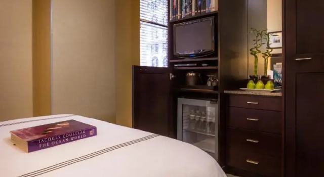 Номер Standard Library Hotel by Library Hotel Collection