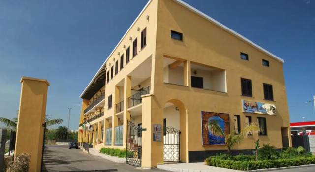 Hotel Milazzo, Rezerwuj Hotel Hotele w Milazzo z basenem, Basen