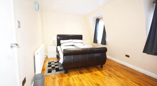 London Modern 4 Bedroom Apartment, Varaa Huoneisto Asunnot kohteessa Merseyside, Huoneisto