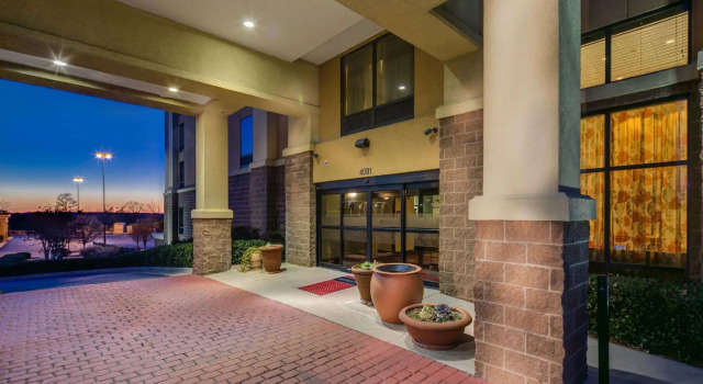 Полулюкс Hampton Inn & Suites Augusta West