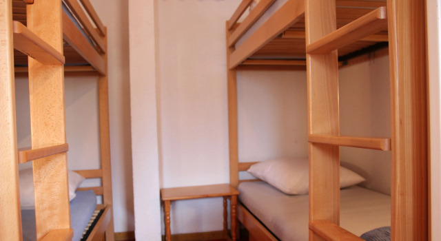 This apartment of about 42m2 gets a big south facing balcony. Apartmen, Prenota Appartamento Hotel a Alvernia con parcheggio, Parcheggio