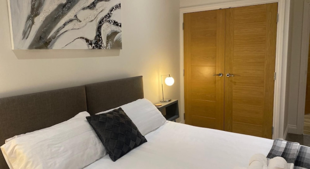 Cozy Coastal Retreat in Bournemouth, Varaa Lomakoti Hotellit Bournemouth pysäköinnillä, Pysäköinti