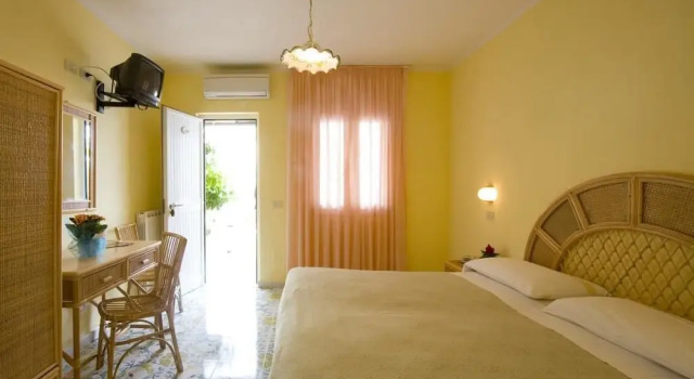 Hotel Terme Fiola, Забронировать Отель Отели в центре Казамиччола Терме с завтраком, отели в центре Казамиччола Терме с завтраком