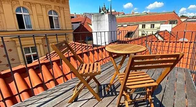 Люкс с красивым видом из окна Charles Bridge Heritage Suites by SALVATOR HOTELS