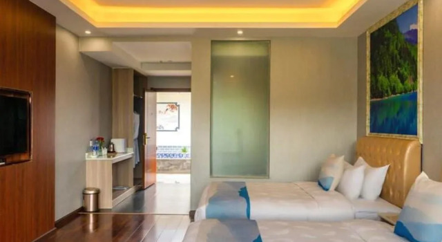 Jincheng Hotel, Забронировать Отель Отели Лицзян с парковкой, рядом с Улица Сквер-стрит Древнего города Даянь, Парковка