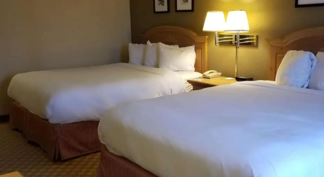 Люкс c 1 комнатой AmericInn by Wyndham, Galesburg, IL