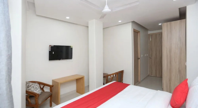Capital O 18853 Hotel Mega, Забронировать Отель Отели Нью-Дели с парковкой, Парковка