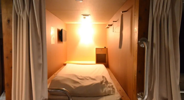 Кровать в общем номере (мужской номер) Kumamoto Capsule Hotel - Hostel, Caters to Men
