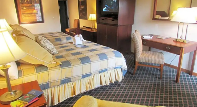 Четырёхместный номер Superior с балконом Arbors at Island Landing Hotel & Suites