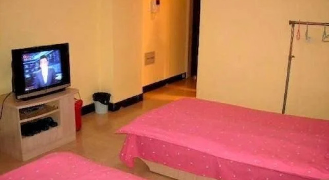Hongyun Fashion Hotel, Book Hotel Erqi District 