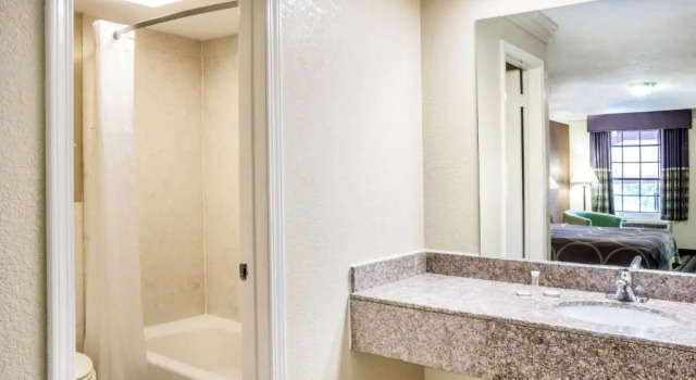 Двухместный люкс Express Inn & Suites Houston Katy