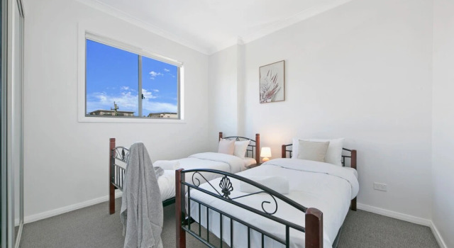 Wentworthville 2 Bedrooms Apartment with Free Parking by KozyGuru