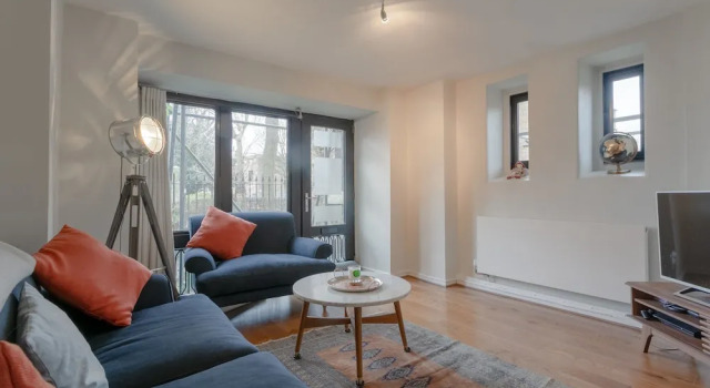 Stunning 2 Bedroom Flat in Converted Church in Bethnal Green, Varaa Huoneisto Asunnot kohteessa Merseyside, Huoneisto