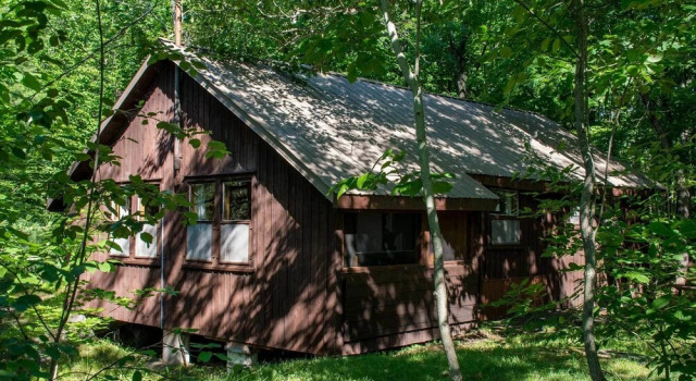 Коттедж с 3 комнатами Fifth Lake Cottages