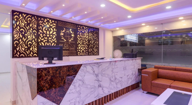 OYO 74434 Ss Grand, Rezerwuj Hotel Shamshabad 