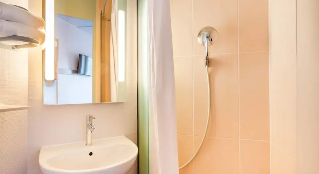 Четырёхместный номер B&B HOTEL Nantes Rezé St Sébastien