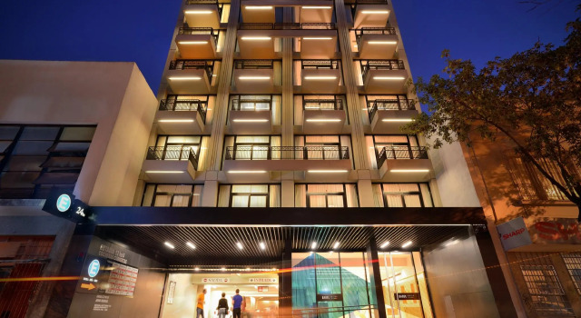 Кровать в общем номере с видом на город Hotel Babel Suites