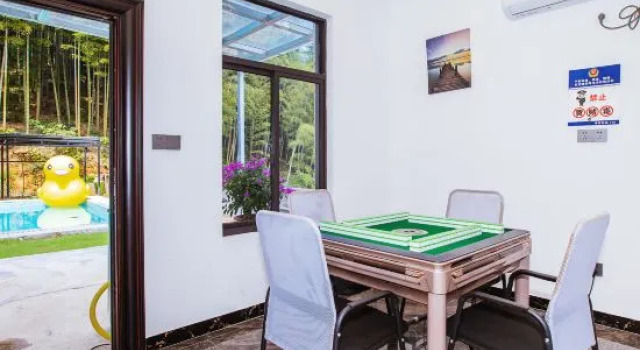Yizhuju · Cloud Skiing · Forest View · Party Family Vacation Homestay, Prenota Hotel Hotel a Huzhou con piscina, Piscina