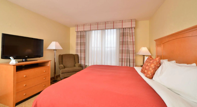 Двухместный люкс Sleep Inn & Suites near Spirit Mountain