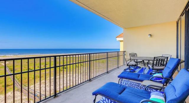 Апартаменты с 2 комнатами с балконом Dauphin Island Top-floor Condo w/ Resort Perks!