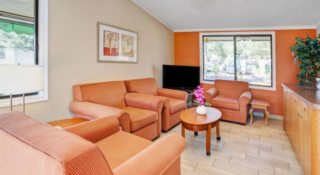 Knights Inn Detroit Area Sterling Heights, Забронировать Отель Стерлинг-Хайтс Detroit Metropolitan Area