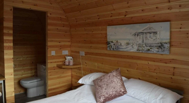 Impeccable1 Double bed Cabin in Poole With Hot Tub, 预订 酒店 Poole 多塞特