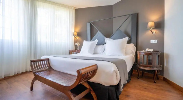 Полулюкс Deluxe Hotel Torres de Somo