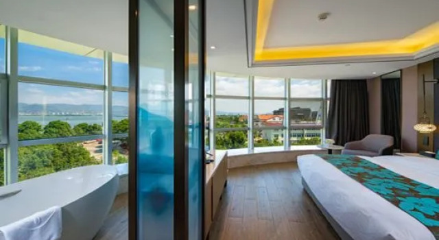 Люкс Business с видом на озеро Kunming Lake View Hotel