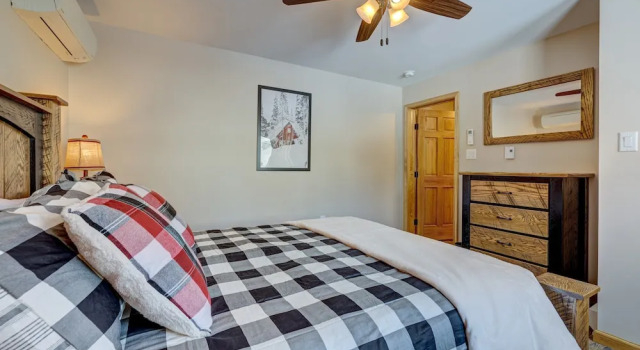 Over the Top Lodge by Avantstay Hot Tub, Shared Pool, Beach/lake Access, Boek Vakantiehuis Albrightsville Carbon County