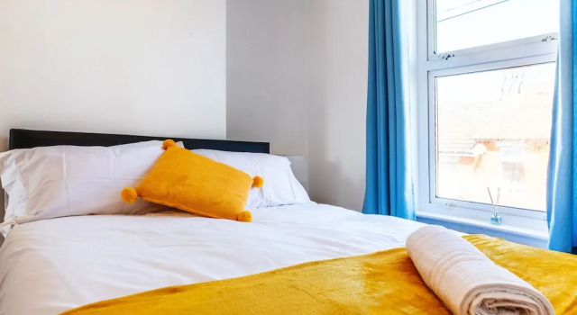 Stylish 3-bed House With Free Parking & Wifi, Rezervați Casă de vacanță Chatham Kent, aproape de Historic Chatham Dockyard