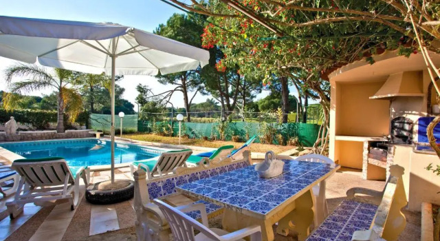 Вилла Spacious Retreat with Prime Location, Private pool, snooker, free AC Wifi