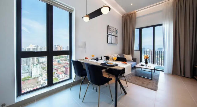 Апартаменты Executive с 2 комнатами с балконом и с видом на город NaiBnB in The Colony by Infinitum