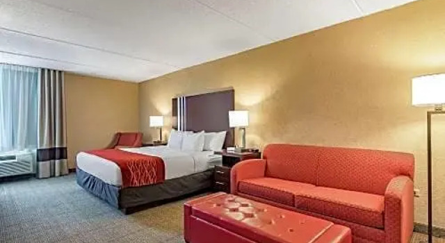 Трёхместный номер Superior Fairfield by Marriott Inn & Suites Madison South