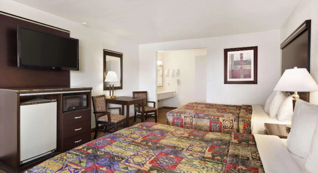 Четырёхместный номер Standard Days Inn by Wyndham Oceanside