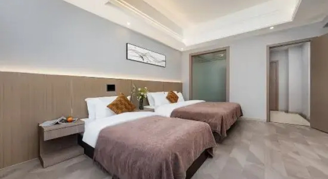 Люкс Deluxe Yun Ding Zhi Shang Boutique Hotel (Kunming North Railway Station wanhong Night Market Branch)