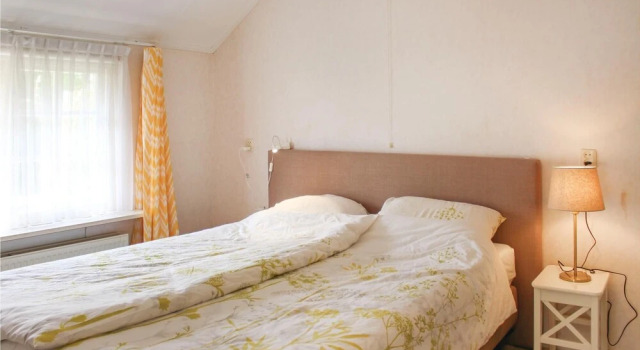 2 Bedroom Beautiful Home In Ermelo, Book Hotel Ermelo Veluwe
