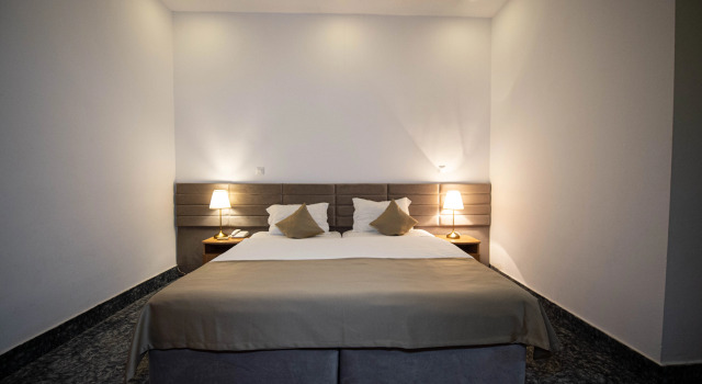 Hotel Queen Vera, Book Hotel Hotels in Mamaia-Sat with Parking, Parking