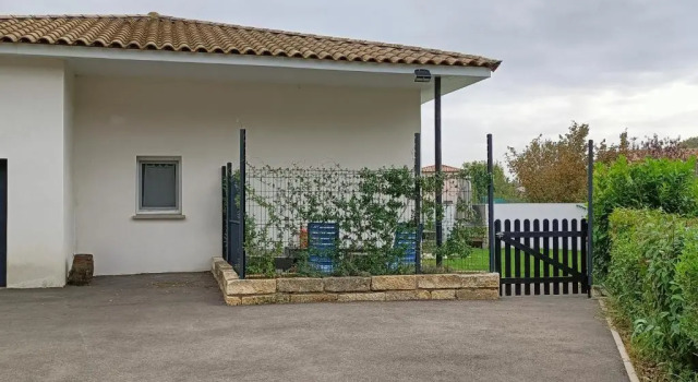 Коттедж Maison Calme Avec Jardin Et Parking Prives