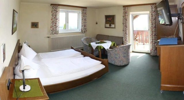 Haus Rosenauer Zimmer & Ferienwohnungen, Book Hotel Nussdorf am Attersee 