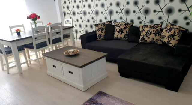 Apartament Mamaia Nord 3 camere la 30m de plaja cu terasa si curte, Prenota Appartamento Navodari Mamaia-Sat