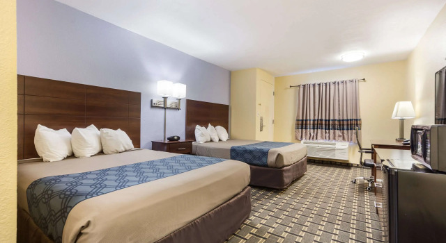 Четырёхместный номер Standard Rodeway Inn Lincoln West - University Area