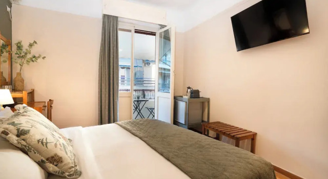 Двухместный номер Standard с балконом Art Gallery Hotel