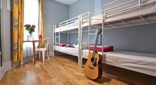 Кровать в общем номере Arty Paris Porte de Versailles by River