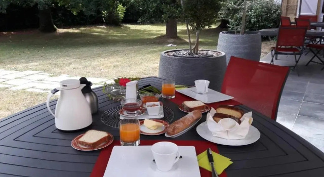 le rive droite, Varaa Hotelli Villecomtal-sur-Arros Ranska